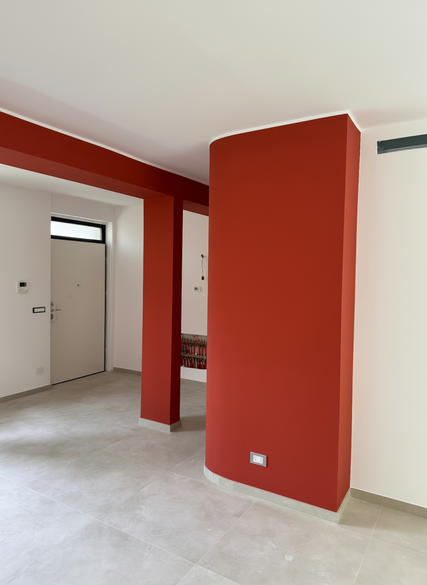 Soggiorno con pilastri rosso mattone